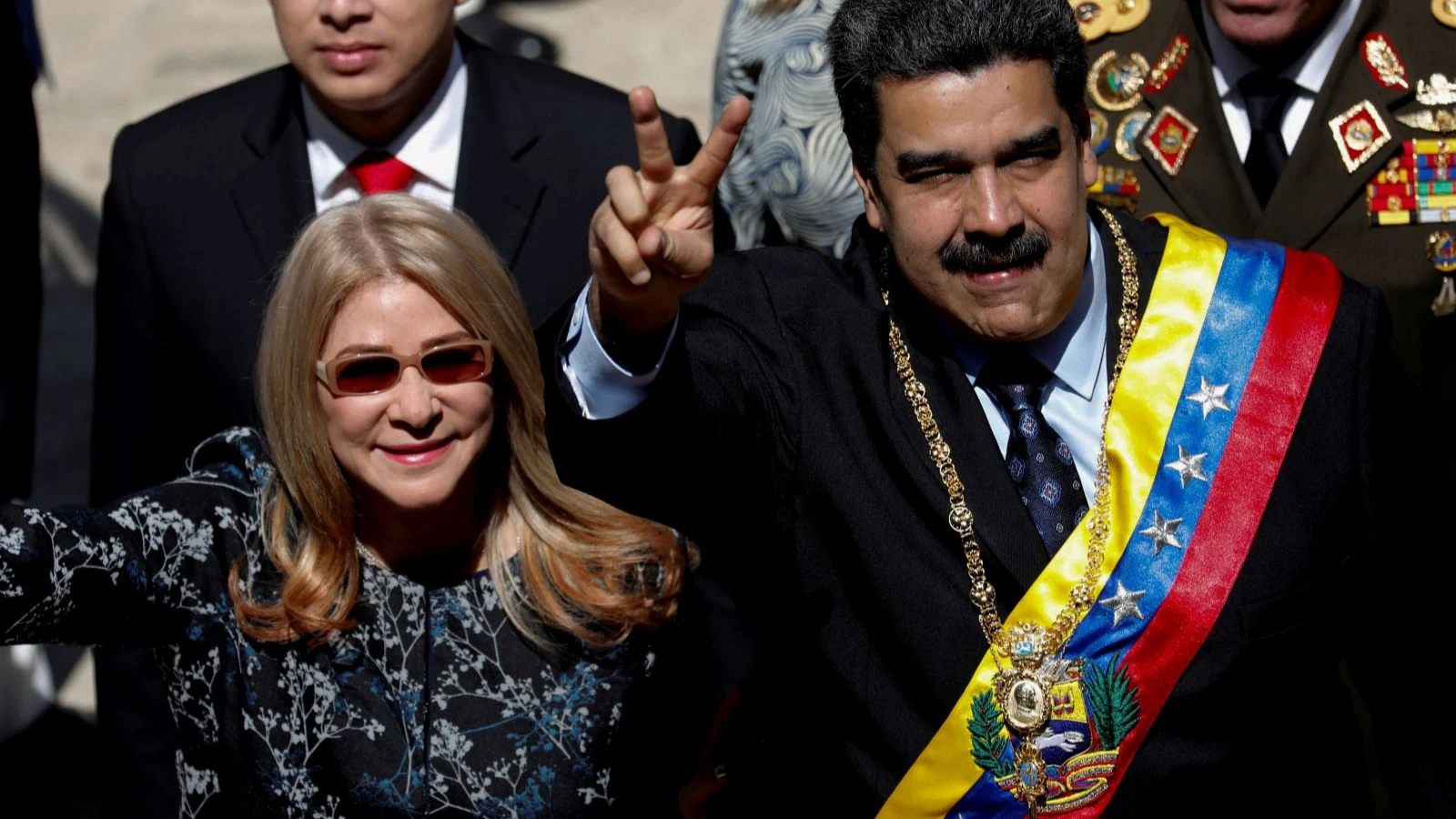 CNN: Maduro ve eşi yatak odasından sürüklenerek çıkarıldı