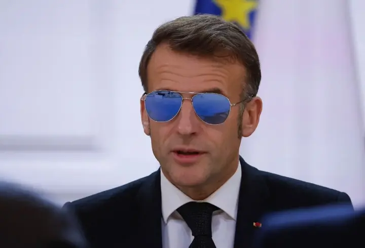 Macron'un gözüne ne oldu? Gözlük taktı, sorunu espriyle anlattı
