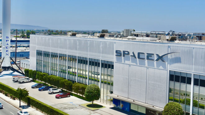 Elon Musk: “SpaceX bir akıllı telefon geliştirmiyor.”