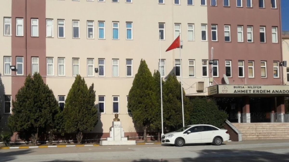 Öğretmenlerine sahip çıkan öğrencilere ‘disiplin’ tehdidi