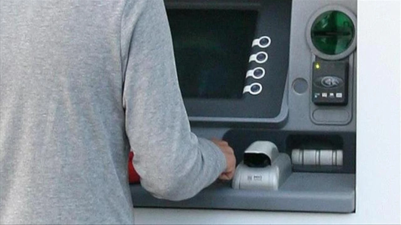 Para Bulmak Zorlaştı: Atm'ler İçin Şikayet Yağıyor