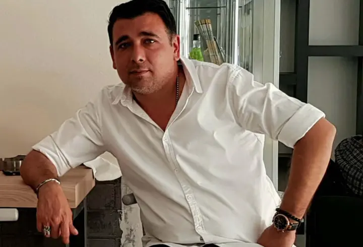 Otomobile çarpan motosikletin sürücüsü öldü; kaza kamerada