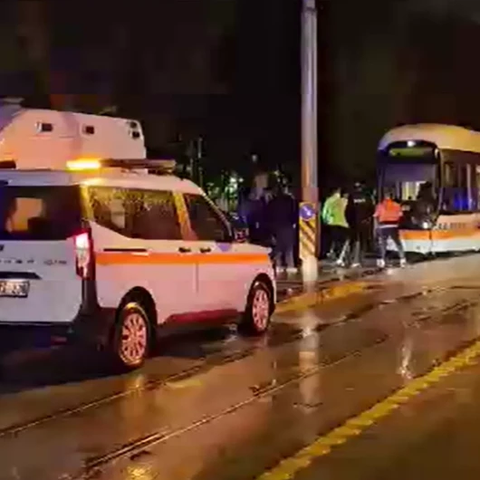 Eskişehir’de Korkutan Kaza: Tramvayla Otomobil Çarpıştı