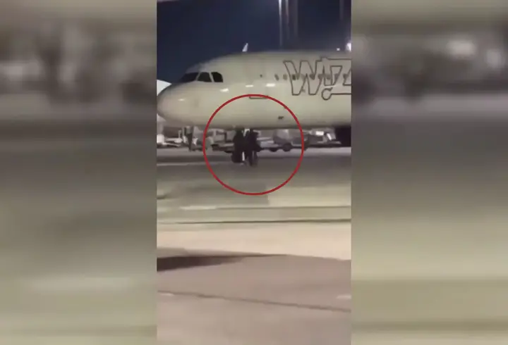 İşte o anlar! Uçağı kaçırdılar piste daldılar