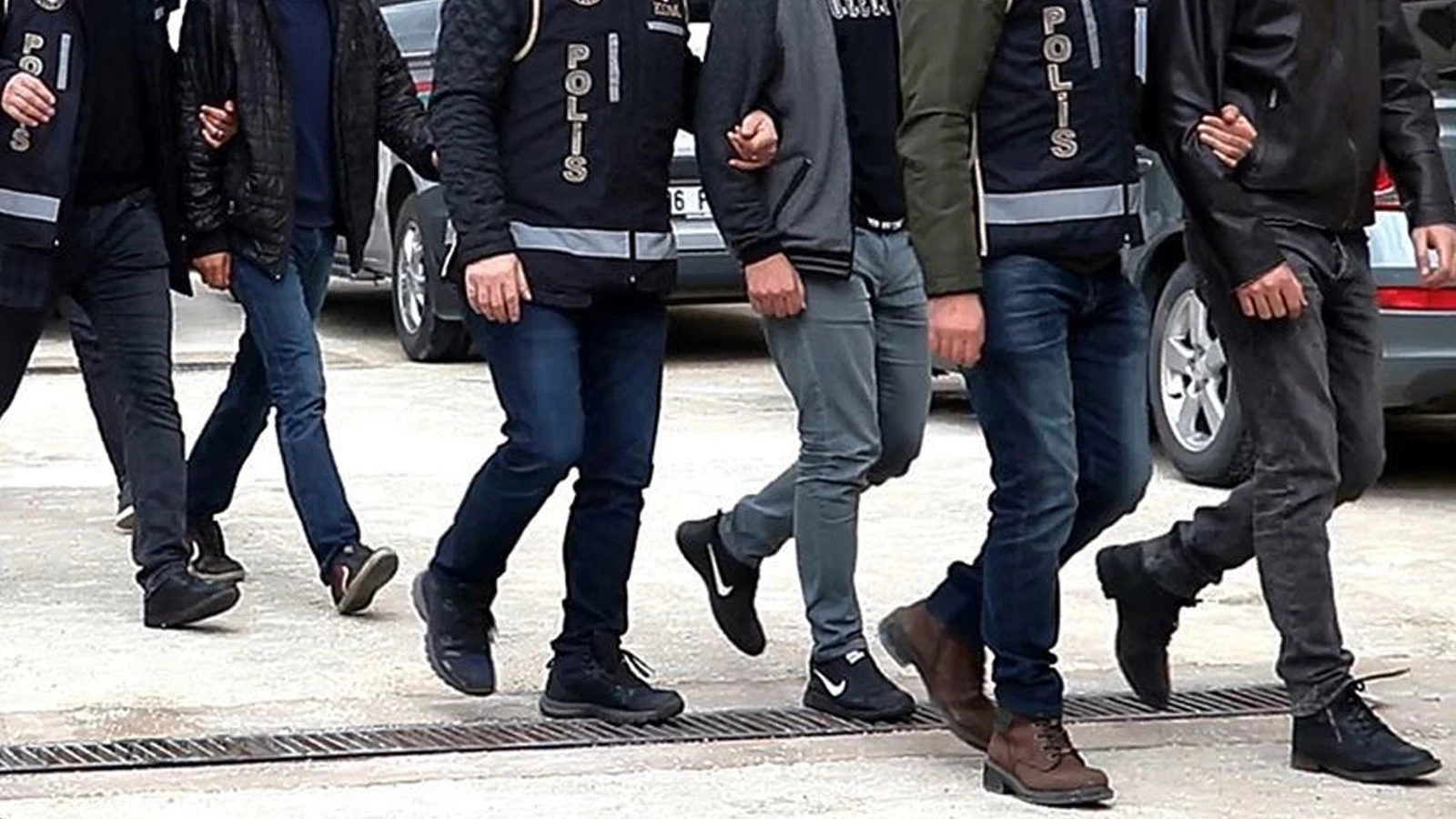 Sosyal medyadan suç içerikli paylaşım yapan 35 şüpheli yakalandı