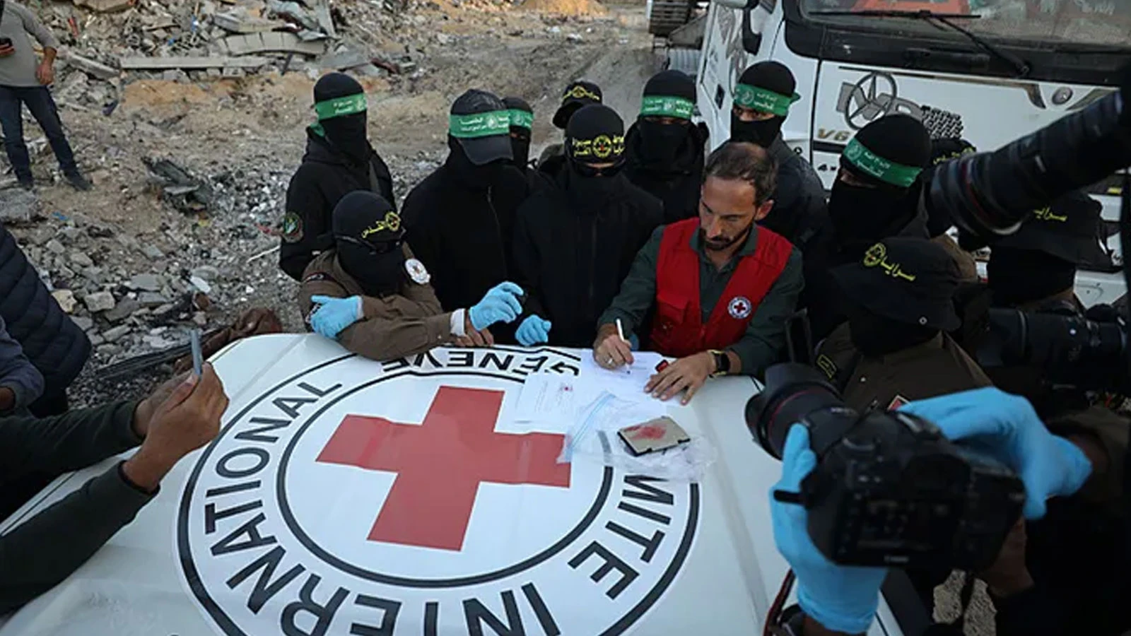 Hamas 1 esirin daha cesedini İsrail’e teslim etti