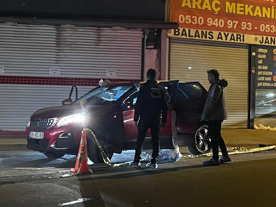 Büyükçekmece'de kanlı gece: 2 ölü, 1 ağır yaralı