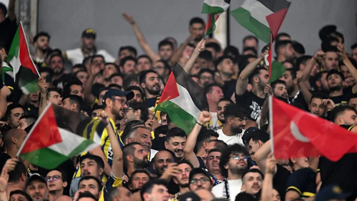 Fenerbahçe tribünlerinden Filistin’e destek