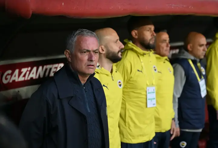 Fenerbahçe'de Jose Mourinho'nun ekibi değişti! Yeni isimler belli oldu...