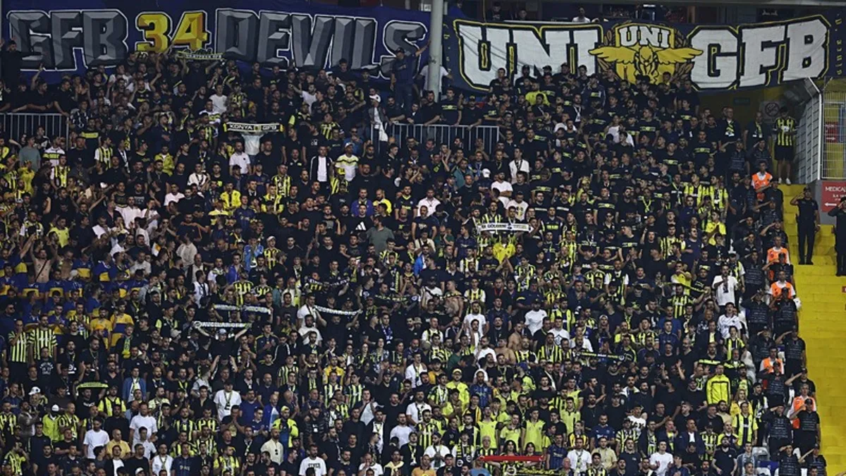 Fenerbahçe taraftarından futbolculara tepki!