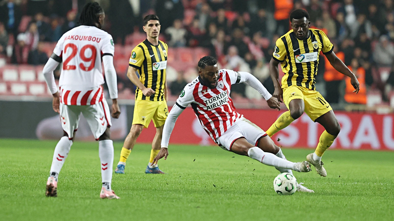 Samsunspor, Konferans Ligi'nde üstünlüğünü koruyamadı