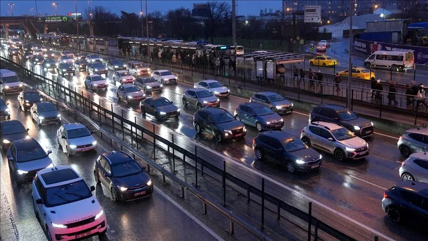 İstanbul'da akşam saatlerinde trafik yoğunluğu yüzde 90'a çıktı