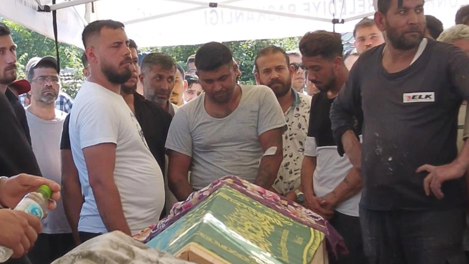Kazada ailesinden 5 kişiyi kaybeden baba zor anlar yaşadı