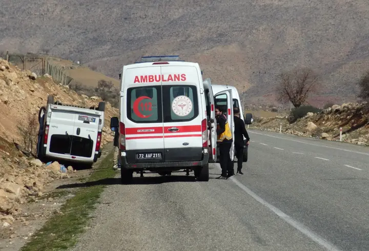 Gercüş’te minibüs takla attı: 1 yaralı