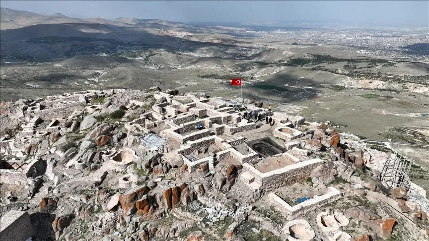 Konya'daki 5 bin yıllık kale turizme kazandırılmaya çalışılıyor