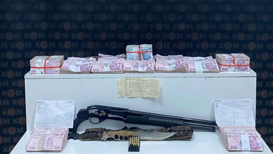 Tefecilik operasyonunda yatağın altından poşetler dolusu para çıktı