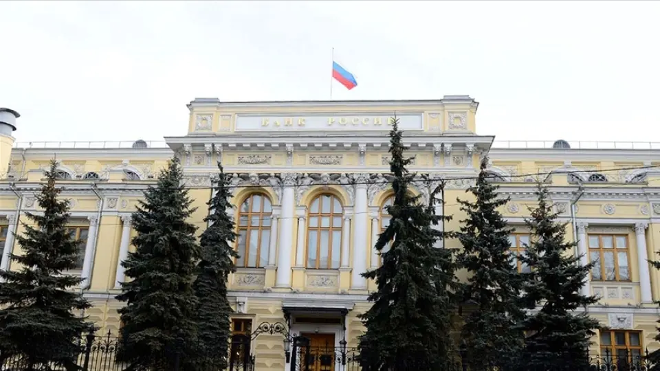 Rusya politika faizini yüzde 15'e indirdi