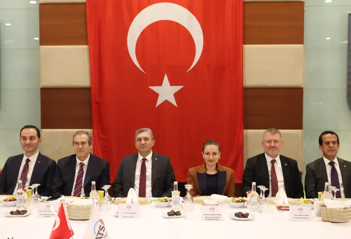 Başkan Vekili Özdemir iş dünyası ile iftarda bir araya geldi