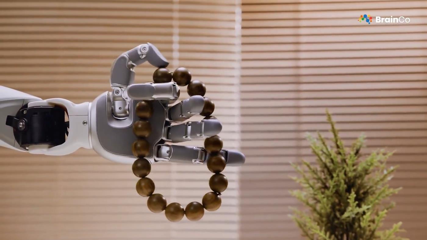 Tesbih çekebilen insansı robot eli geliştirildi: BrainCo Revo 3