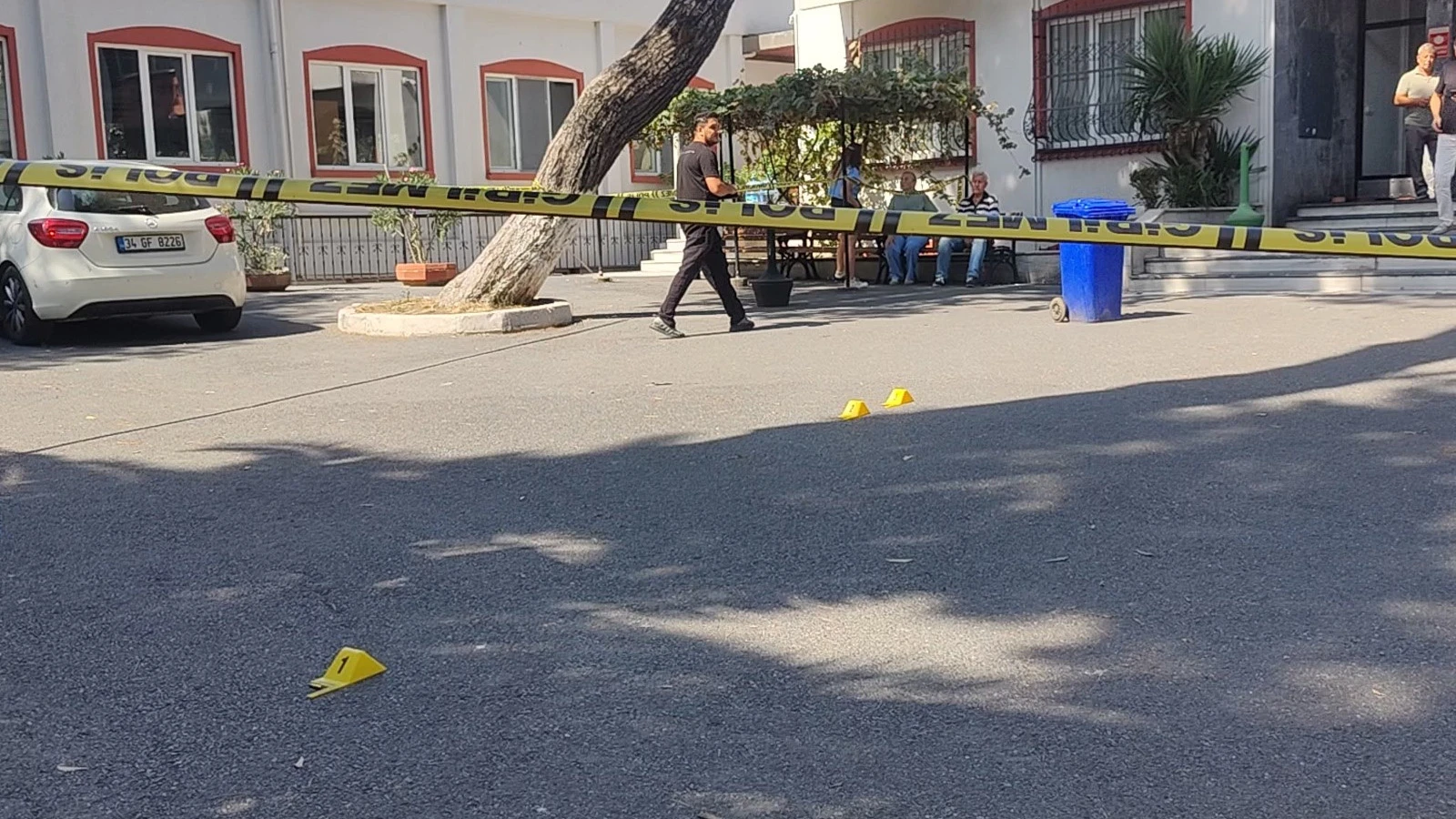 Zeytinburnu'nda hastane bahçesinde silahlı saldırı düzenlendi