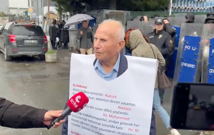 Halk TV önünde muhalefete protesto: Lak lak lak konuşuyorlar