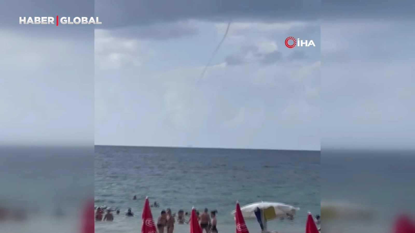 Alanya açıklarında tatilcileri korkutan hortum