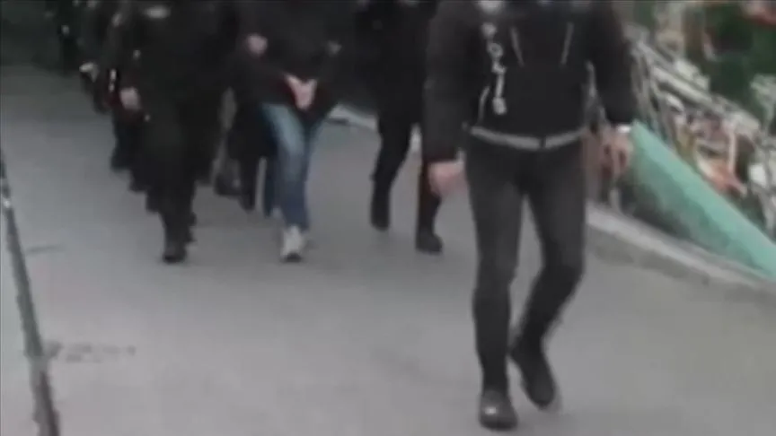 İstanbul'da rüşvetle sahte evrak düzenledikleri belirlenen 54 şüpheliye operasyon