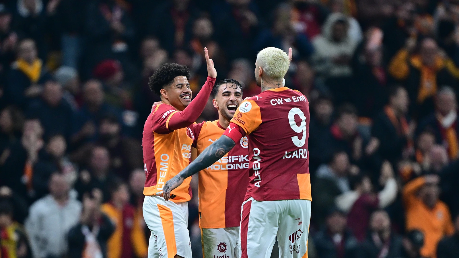 Galatasaray, Süper Lig'in ilk yarısını lider bitirdi