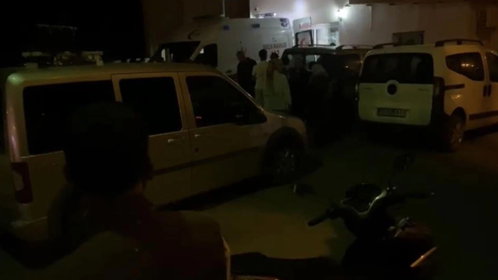 Diyarbakır'da otomobile silahlı saldırı: Ölü ve yaralılar var