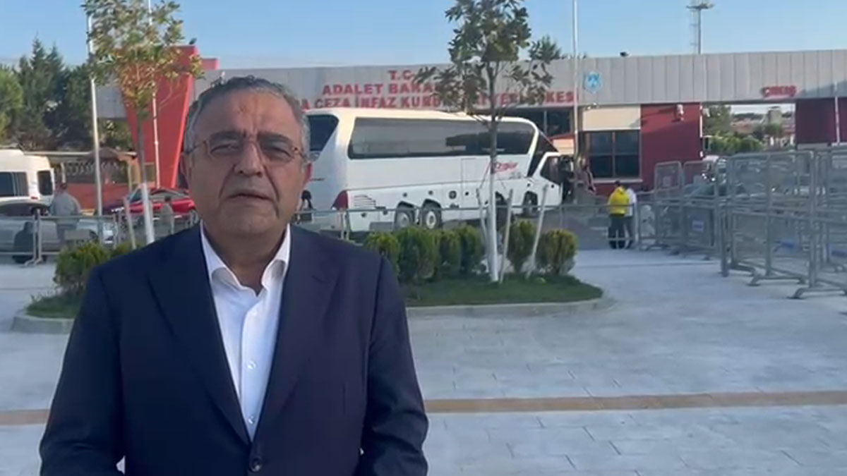 Sezgin Tanrıkulu'ndan Silivri Önünde Yargıya Sert Eleştiri: Burada Hukuksuzluğun Tarihi Yazılıyor