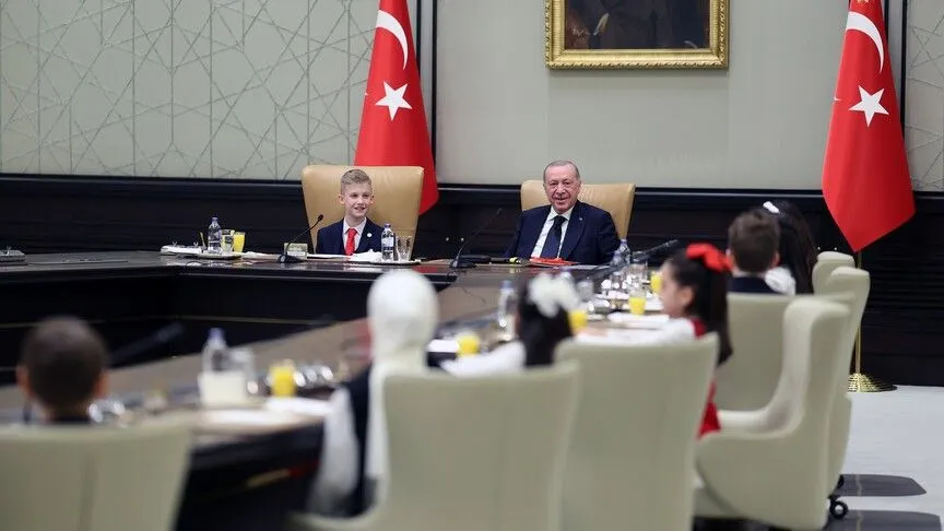 Cumhurbaşkanı Erdoğan çocuklarla bir araya geldi