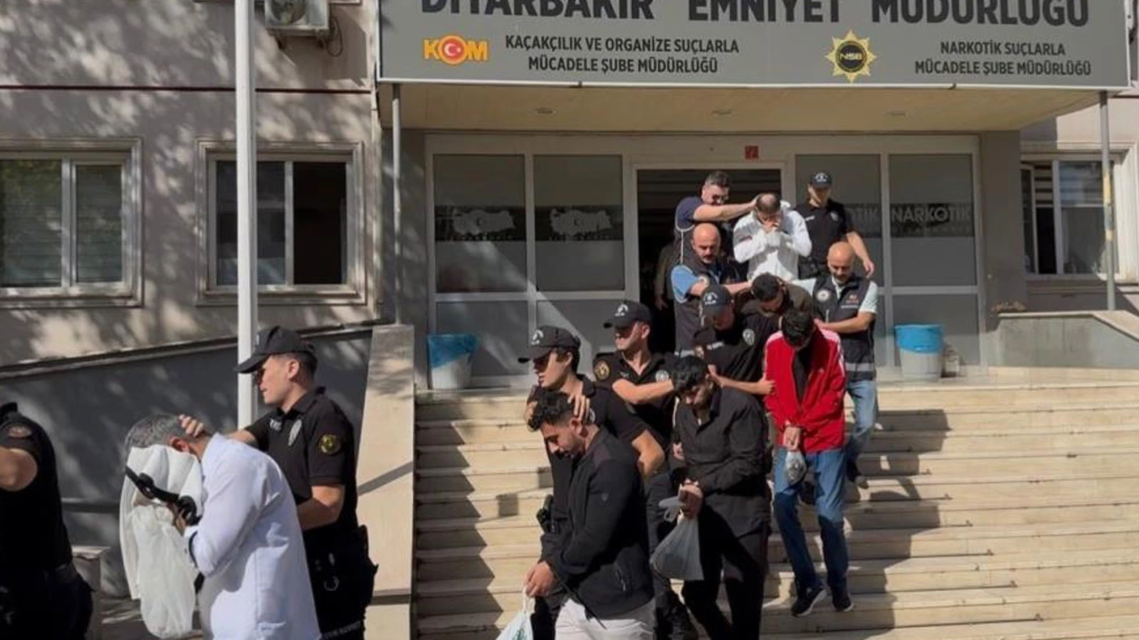 12 ilde silah kaçakçılığı operasyonu: 78 şüpheli gözaltına alındı