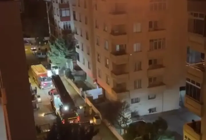 İstanbul - Kartal'da 5 katlı binanın çatısında çıkan yangın söndürüldü