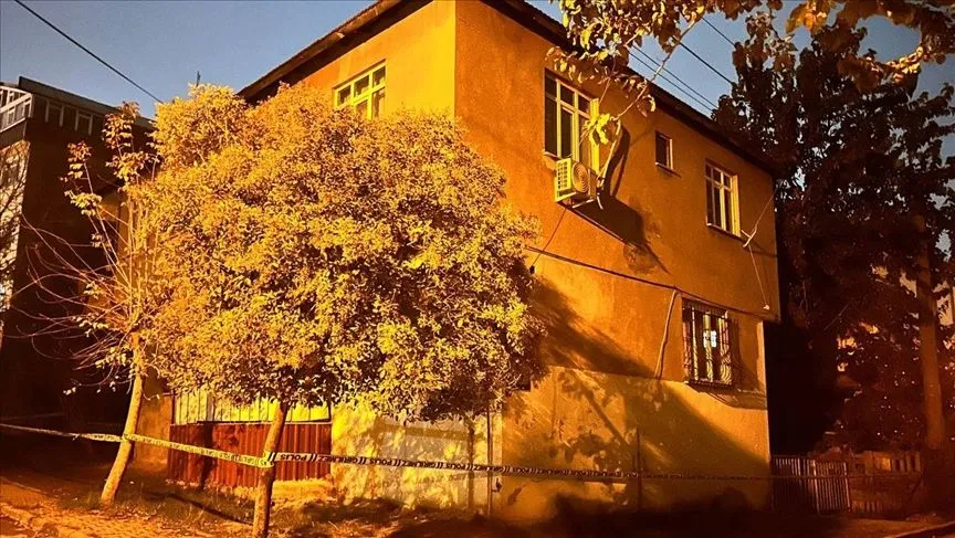 Kocaeli'de kolonlarında çatlak oluşan bina boşaltıldı