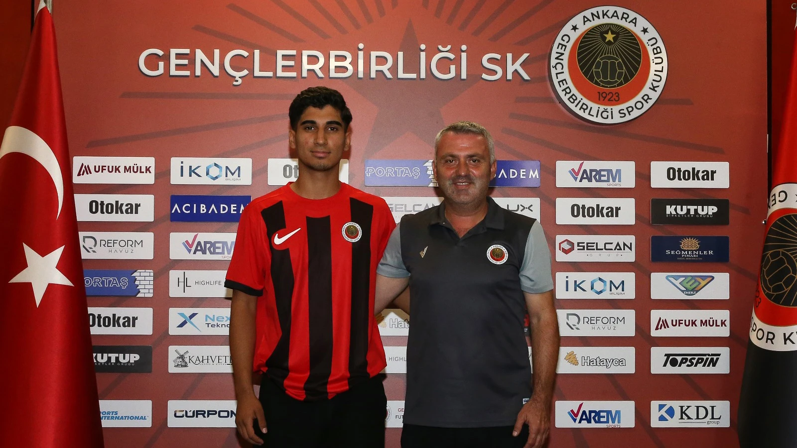 Gençlerbirliği, Seyfi Toprak Kıskanç ile profesyonel kontrat imzaladı