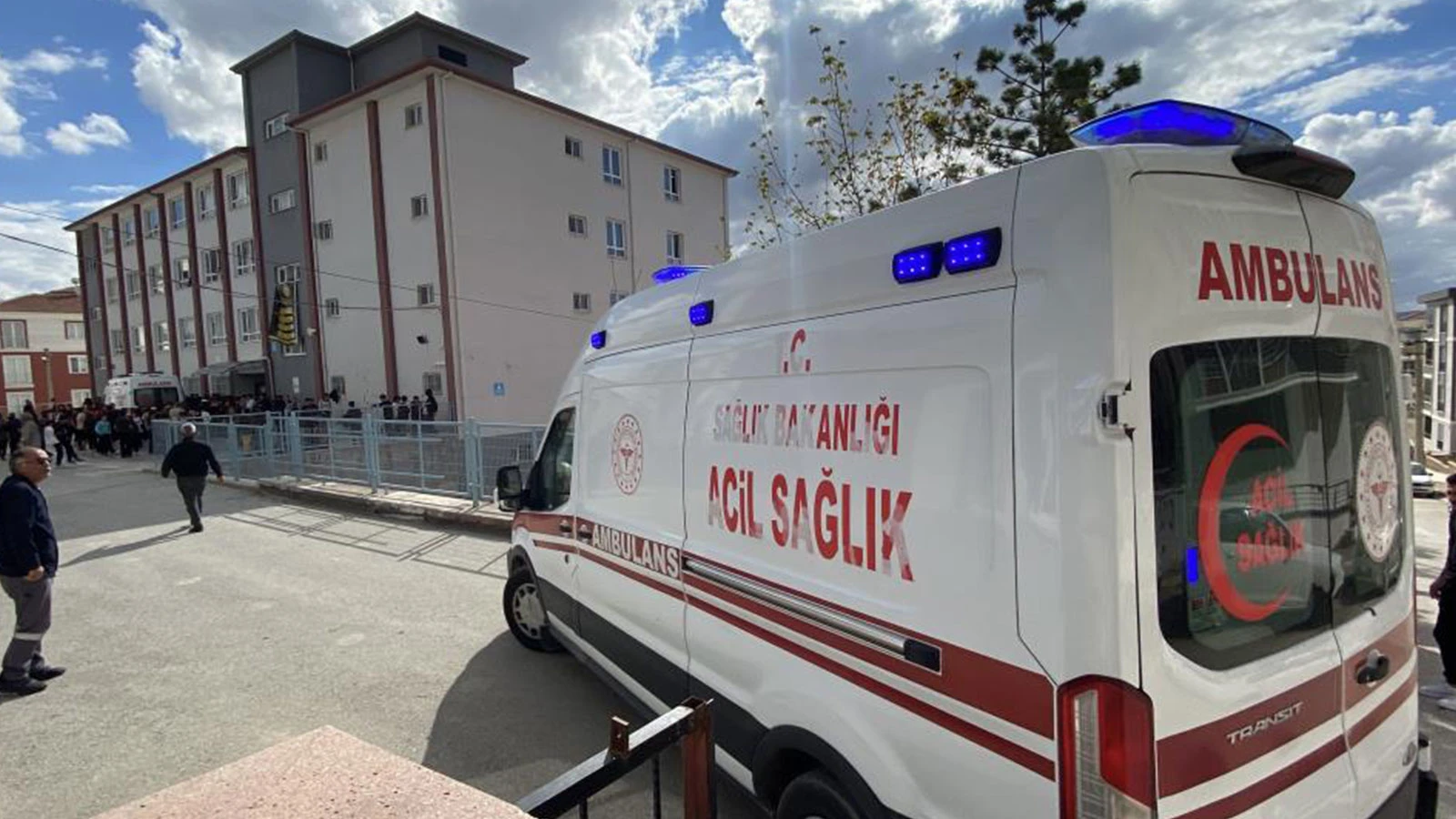 Tavuk döner yiyen 30 öğrenci hastanelik oldu