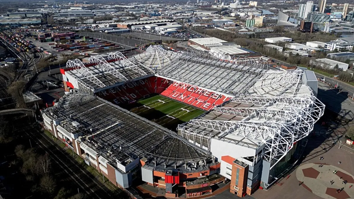 Manchester United Old Trafford'da iftar yemeği düzenledi!
