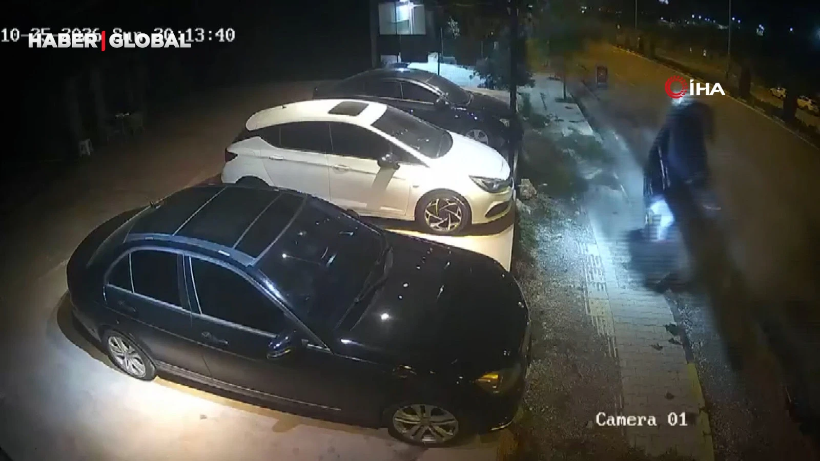 Otomobil Ok Gibi Saplandı! Görenler Şaşkına Döndü