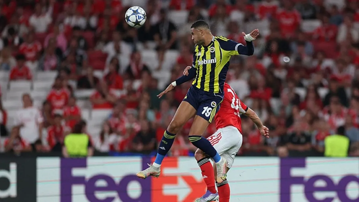 Fenerbahçe gole çok yaklaştı! Top direkten döndü