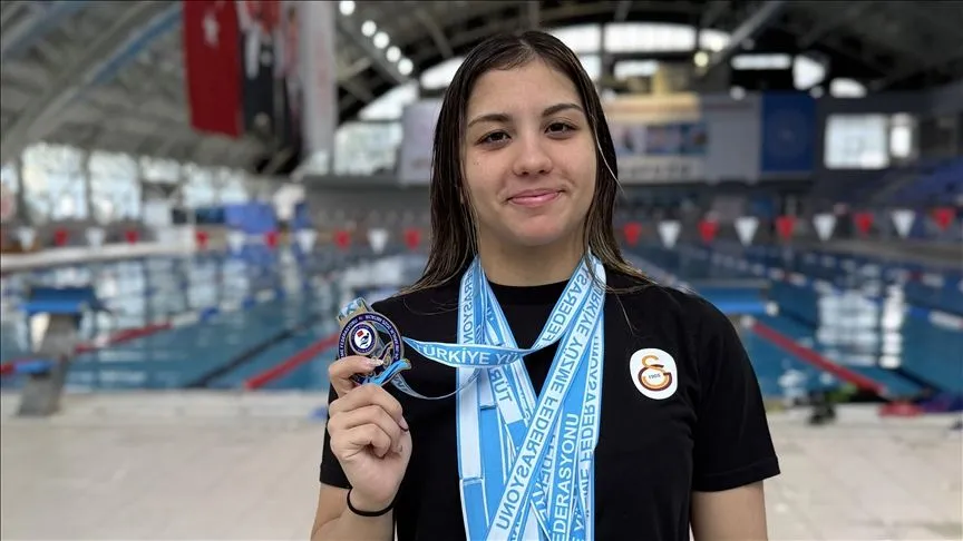 Milli yüzücü Dila Gençay'ın hedefi Çekya'da kürsü