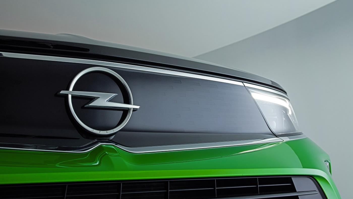 Opel, tamamen elektrikli araçlara geçiş planından vazgeçti