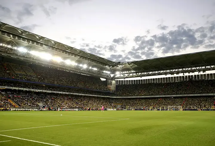 Fenerbahçe'nin stadyum ve göğüs sponsoru belli oldu! Kulüpten açıklama...
