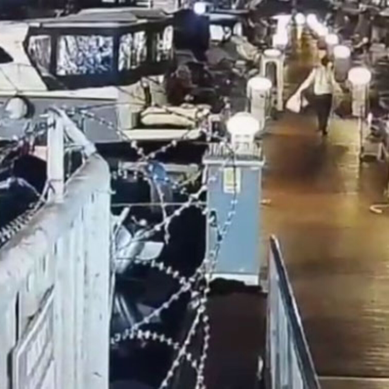 Ayakları teknenin pervanesine takıldı! Marinada dehşet!