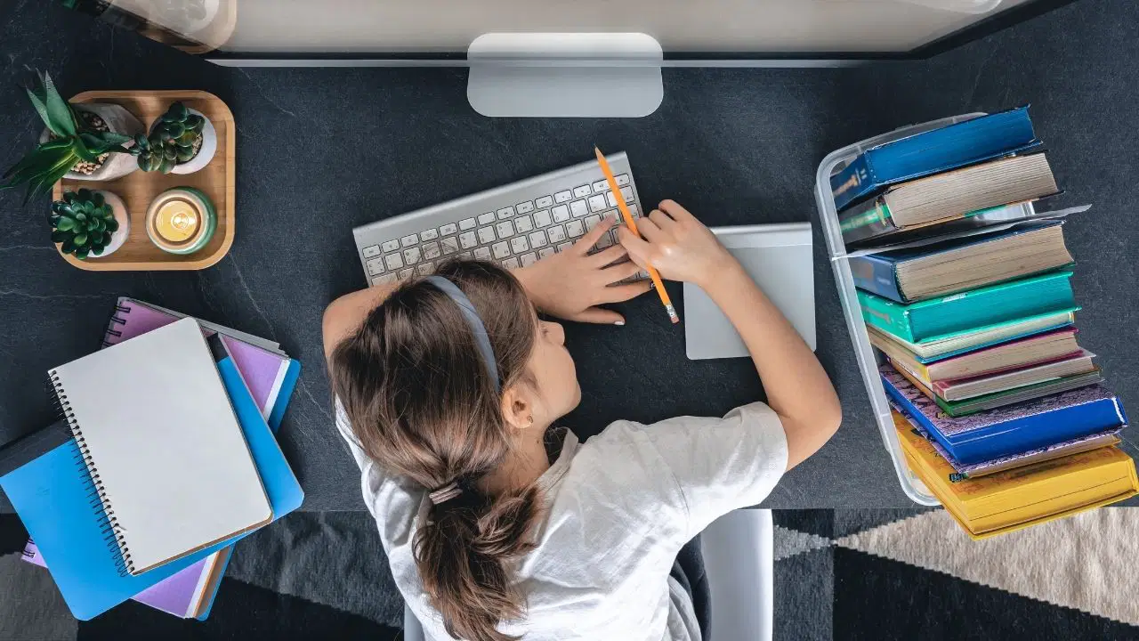 Aynı Anda Birkaç İşi Yapmak (Multitasking) Zekâ Belirtisi Mi, Yoksa Beyni Erken Yaşlandıran Büyük Bir Yanılgı Mı?