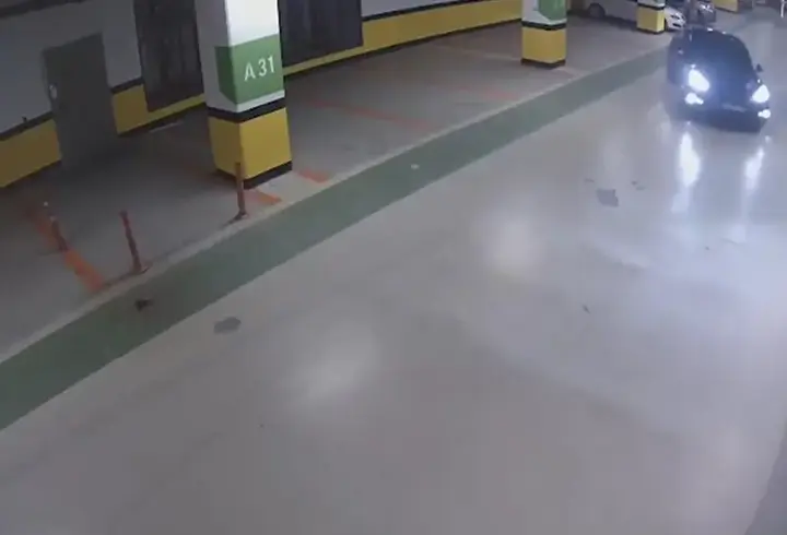 AVM otoparkında drift yaptılar, 700 bin lira cezaya çarptırıldılar