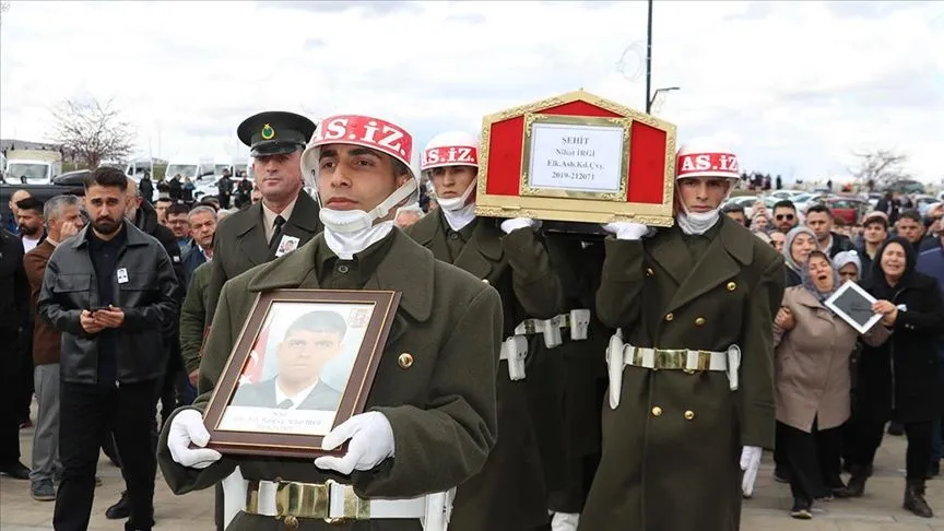 Şehit Astsubay Kıdemli Çavuş İrgi'nin cenazesi, memleketi Sivas'ta toprağa verildi