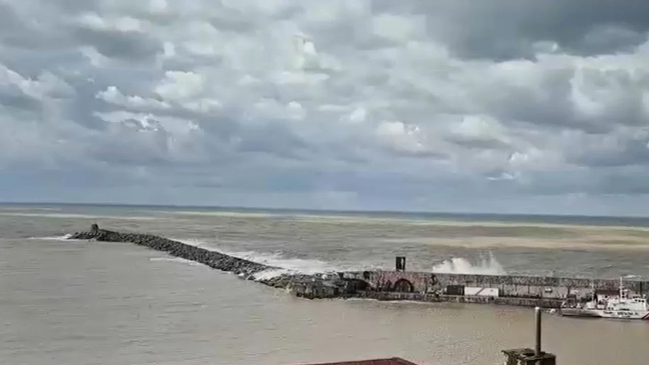 Zonguldak’ta 3 Günlük Yağıştan Sonra Denizin Rengi Değişti
