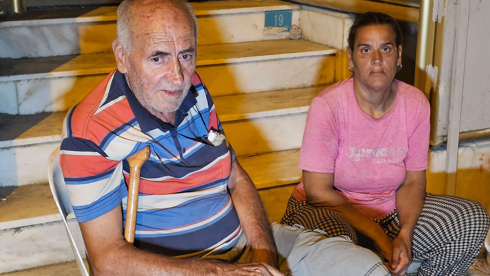 Kiraladıkları evden 3 gün sonra tehditle çıkarılan aile sokakta kaldı
