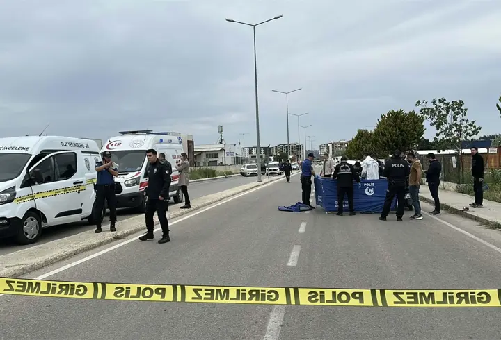 Otomobiliyle önünü kestiği boşanma aşamasındaki eşini tabancayla öldürdü