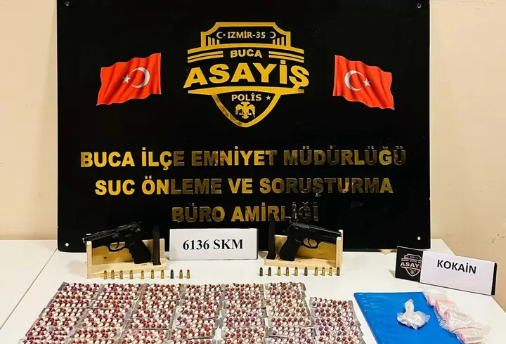Buca'da uyuşturucuyla yakalanan 5 şüpheliye gözaltı